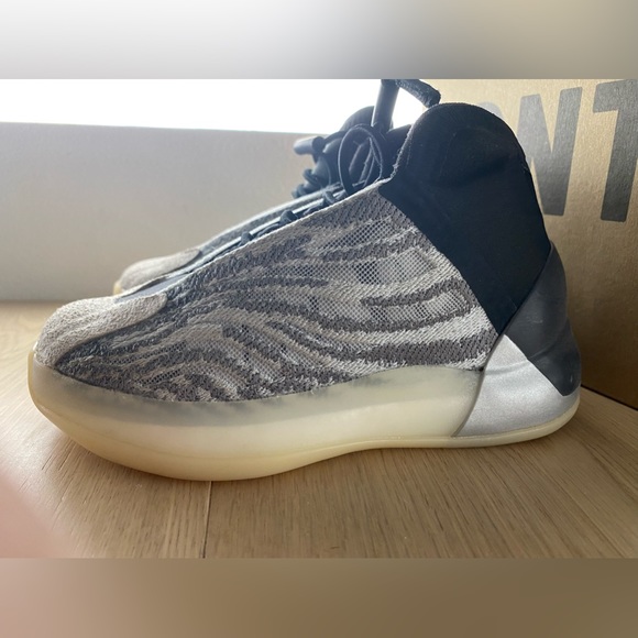 Yeezy Quantum Kids Basketball Lifestyle Model Size 11K Made by Adidas - Picture 7 of 12